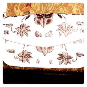 Adrienne vittadini  leather handbag excellent cond